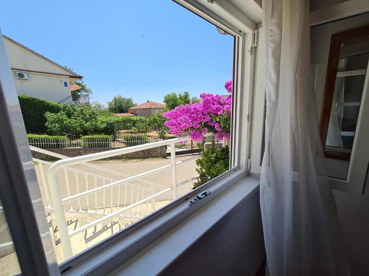 Maslenica-Bougainvillea Exterior photo